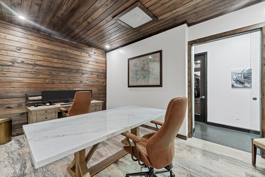 More Photos Of 1717 E 5th Ave, Tampa Warehouse For Sale
