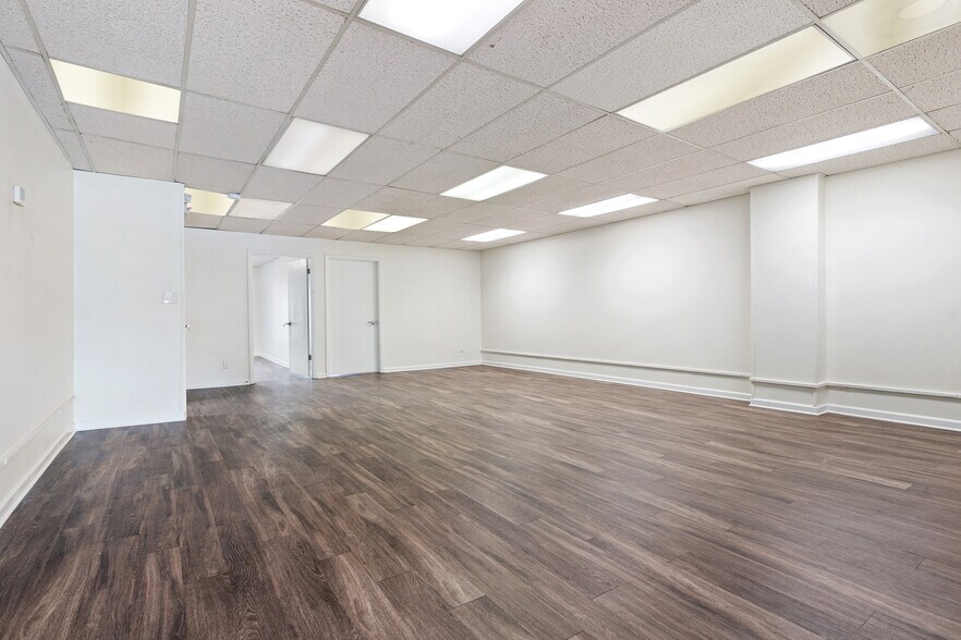 More Photos Of 1045 N Canal St, Pittsburgh Office For Sale