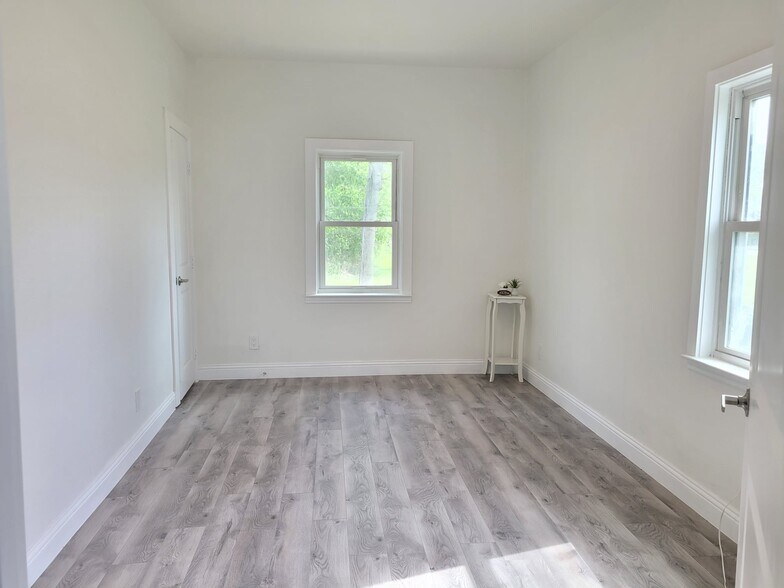 More Photos Of 802 E Broad St, Forney Office For Sale