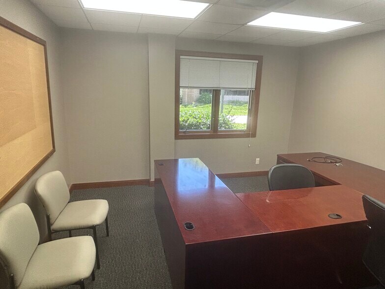 More Photos Of 2831 Dexter Dr, Elkhart Office For Lease