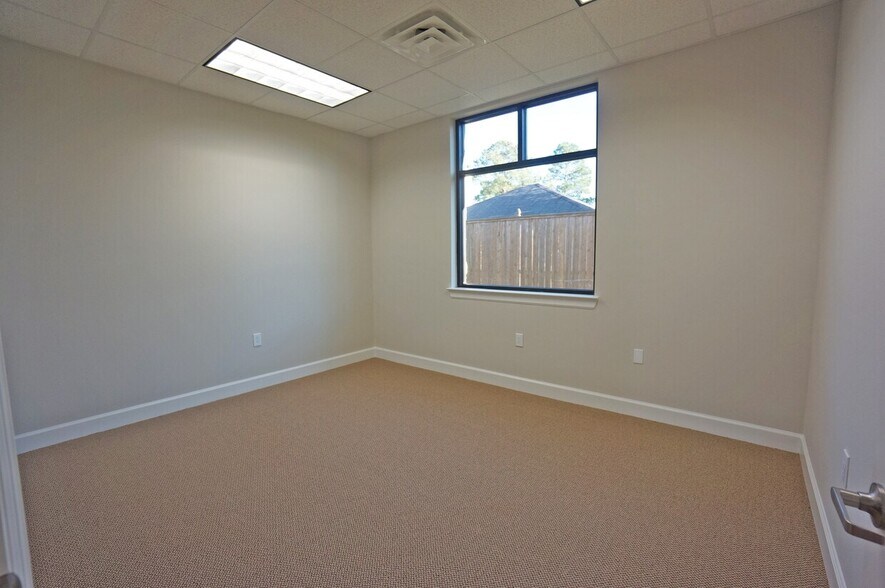 More Photos Of 633 E Fernhurst Dr, Katy Medical For Lease