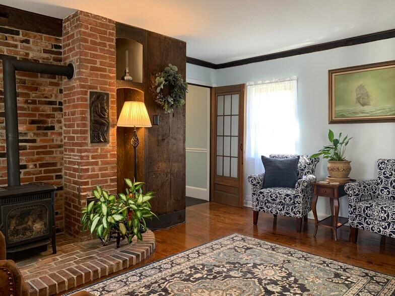 More Photos Of 15 Locke St, Kennebunkport Hospitality For Sale