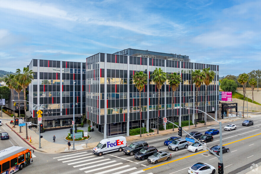 Primary Photo Of 15300 Ventura Blvd, Sherman Oaks Office For Lease