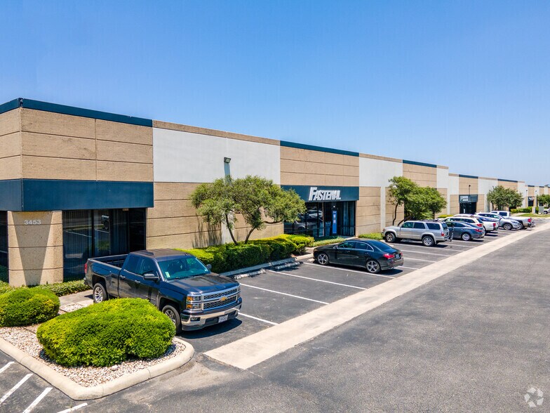 More Photos Of 3453 IH-35 N, San Antonio Unknown For Lease