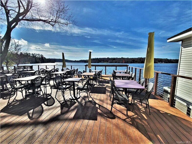 More Photos Of 1 Horseshoe Lake Rd, Kauneonga Lake Restaurant For Sale