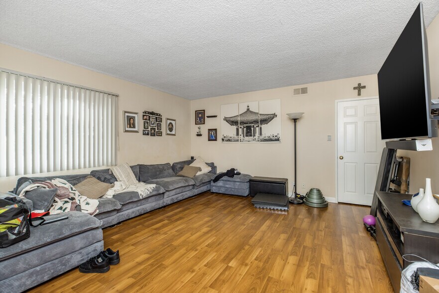 More Photos Of 1021 W 14th St, San Pedro Apartments For Sale