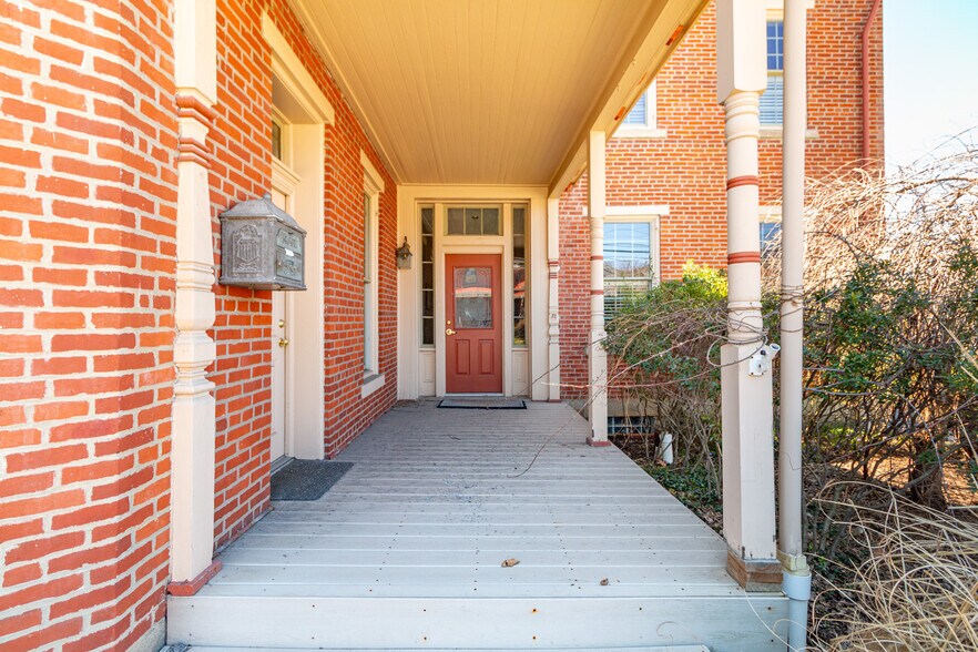 More Photos Of 323 S Main St, Zelienople Office Residential For Lease