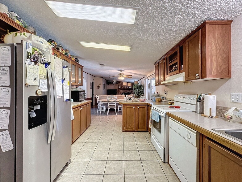 More Photos Of 15525 Shady Hills Rd, Spring Hill Restaurant For Sale