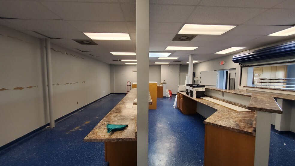 More Photos Of 657-673 E Broadway Blvd, Jefferson City Office For Lease