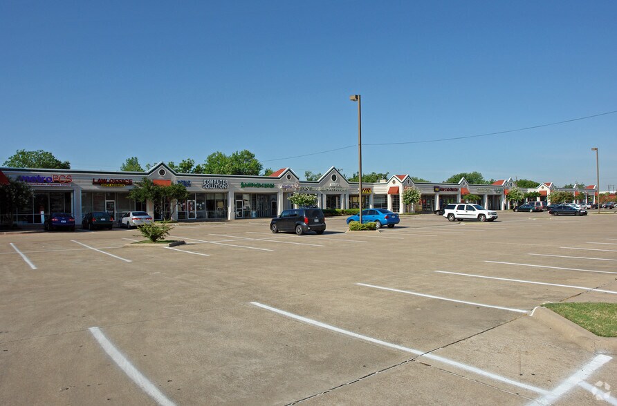 More Photos Of 525-597 W Pioneer Pky, Grand Prairie General Retail For Lease