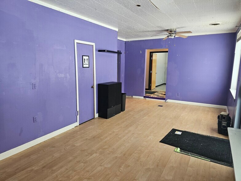 More Photos Of 220 Ashland St S, Cambridge Storefront Retail Office For Lease