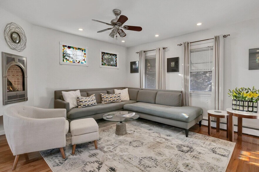 More Photos Of 139 A Bradford St, Provincetown Storefront Retail Residential For Sale