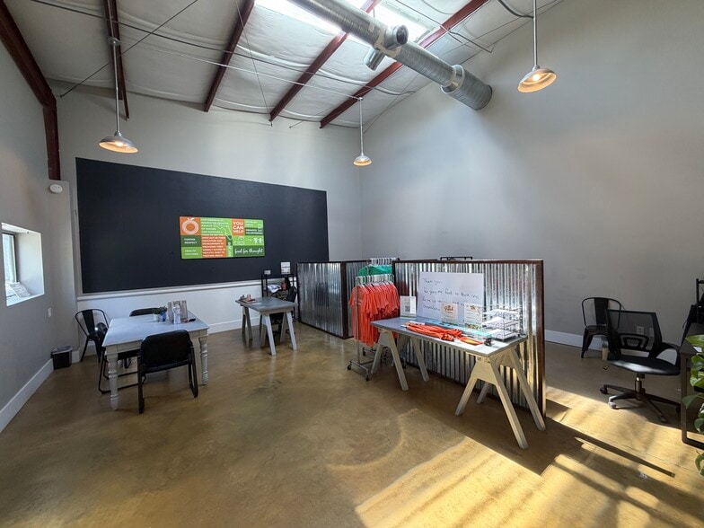 More Photos Of 132 Market St, Santa Rosa Beach Warehouse For Sale