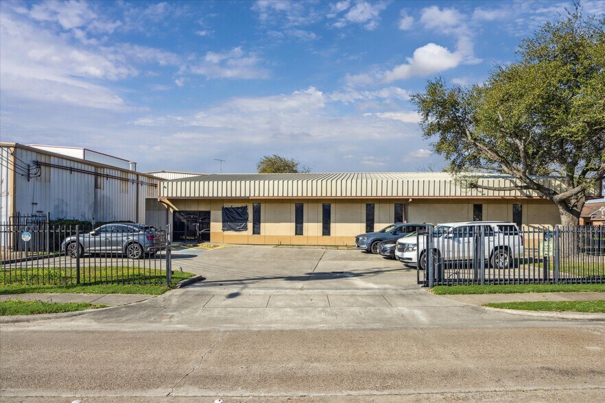 More Photos Of 1701-1707 Tidwell Rd, Houston Warehouse For Sale