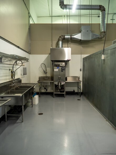 More Photos Of 1630-1670 SE 3rd Ave, Portland Food Processing For Lease