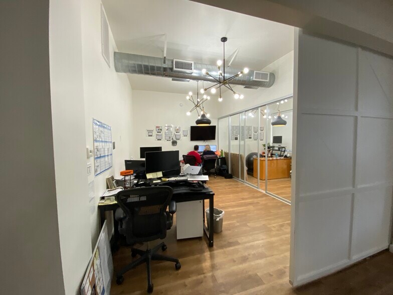 More Photos Of 5979 W 3rd St, Los Angeles Office For Lease