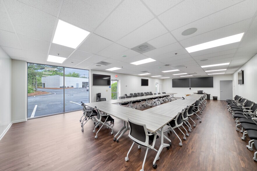 More Photos Of 10 Mansell Ct E, Roswell Unknown For Lease