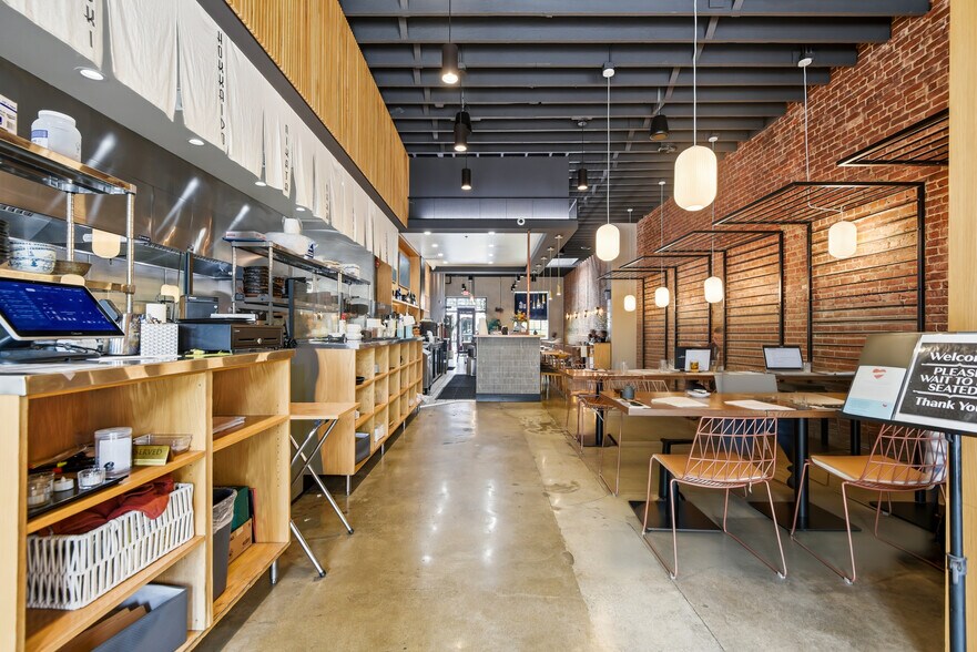 More Photos Of 33 S Fair Oaks Ave, Pasadena Office For Sale