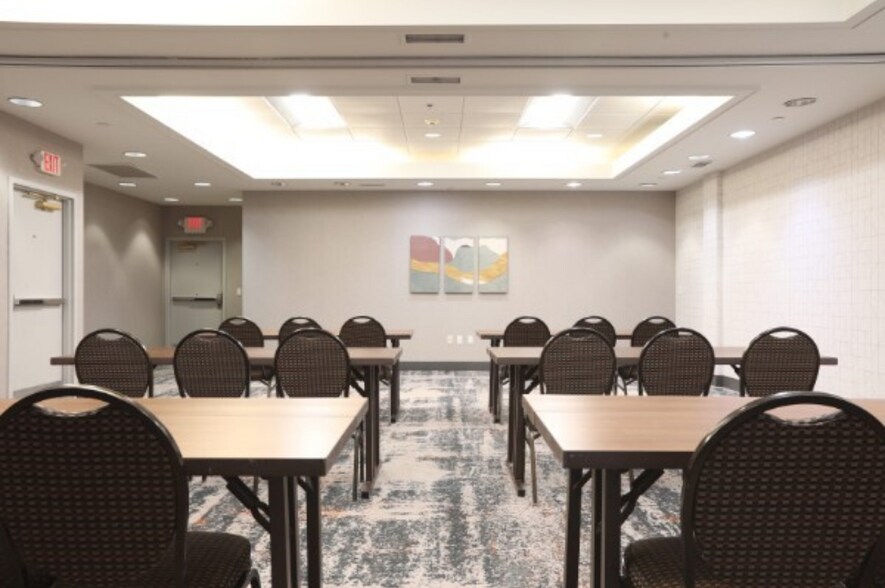 More Photos Of 6085 Enterprise Pky, Solon Hotel For Sale