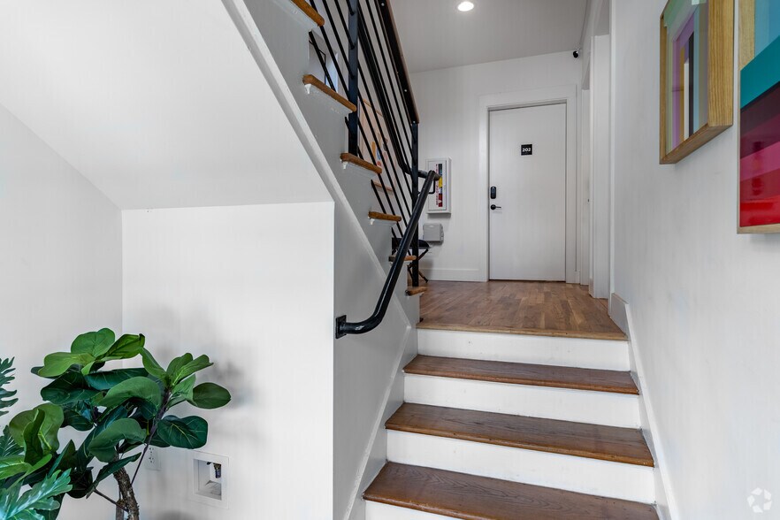 More Photos Of 1460 Peachtree St NW, Atlanta Apartments For Sale
