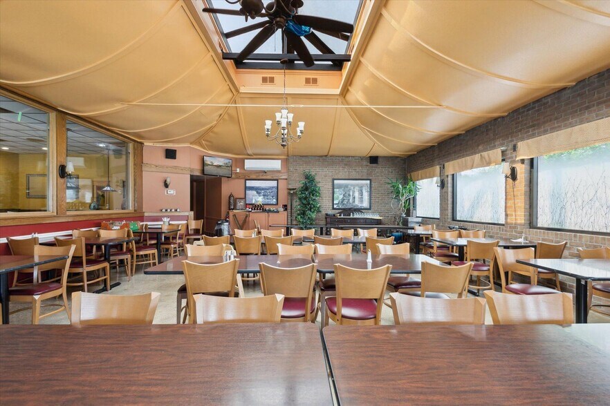 More Photos Of 3705 Ann Arbor Rd, Jackson Restaurant For Sale