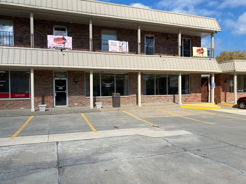 More Photos Of 7300-7314 Raytown Rd, Raytown Storefront For Sale