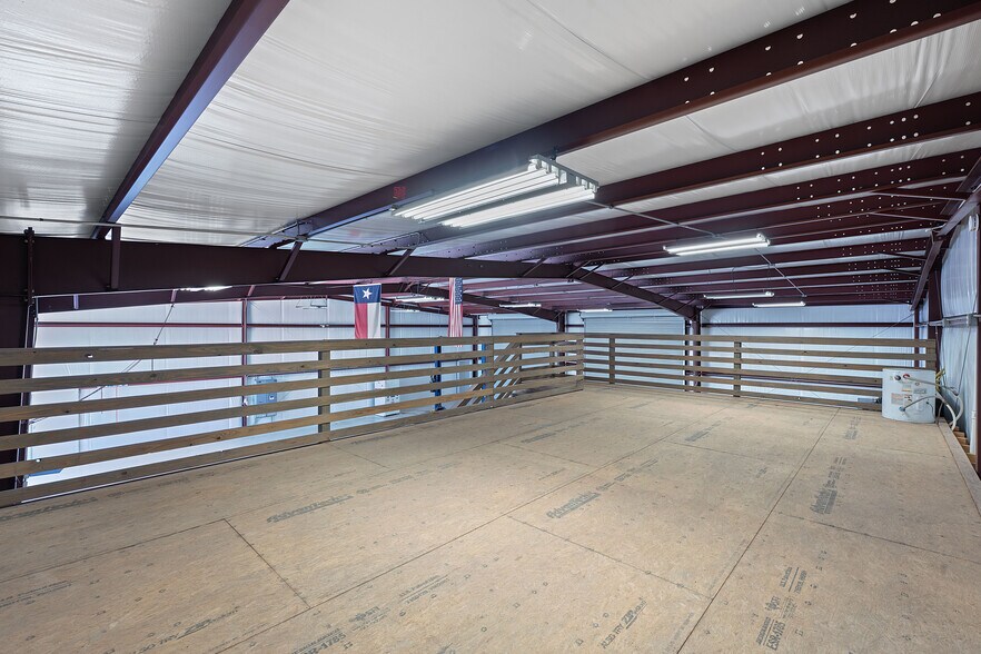 More Photos Of 217 Southern Dr, Johnson City Flex For Lease