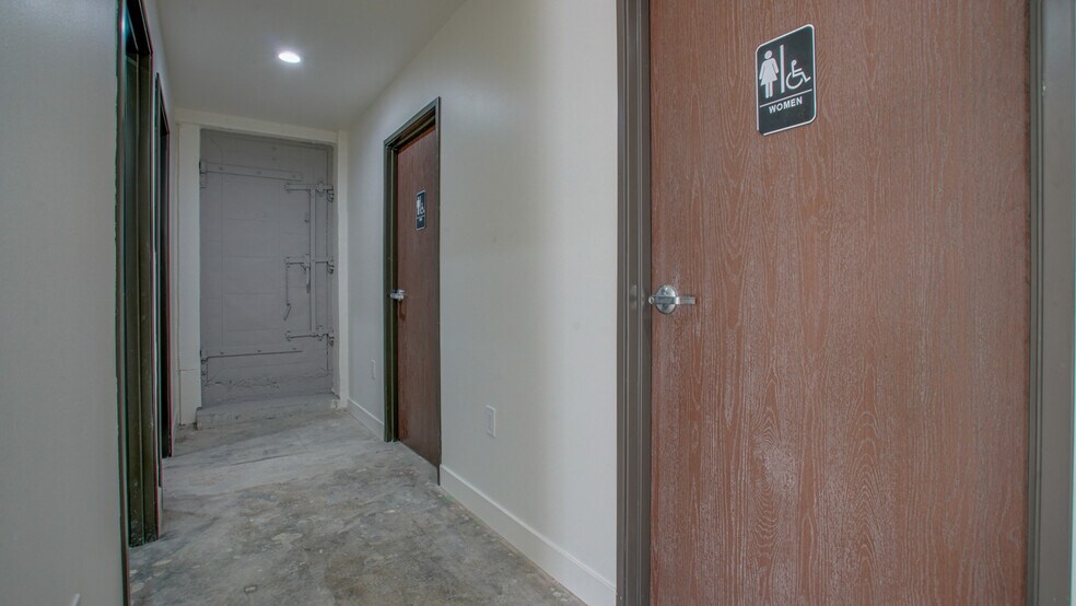 More Photos Of 2431 Eads St, Los Angeles Warehouse For Lease