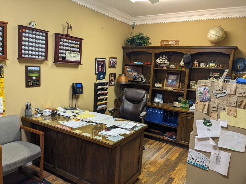 More Photos Of 71 S Valdosta Rd, Lakeland General Retail For Sale