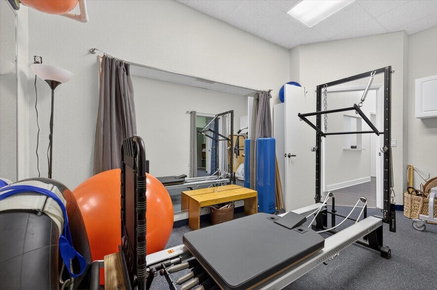 More Photos Of 14141 46th St N, Clearwater Medical For Sale