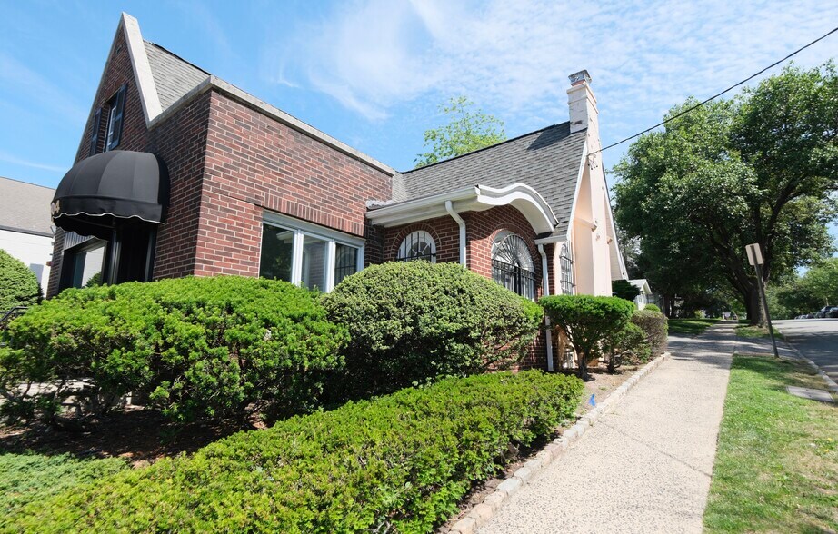 More Photos Of 304 Bloomfield Ave, Verona Medical For Lease
