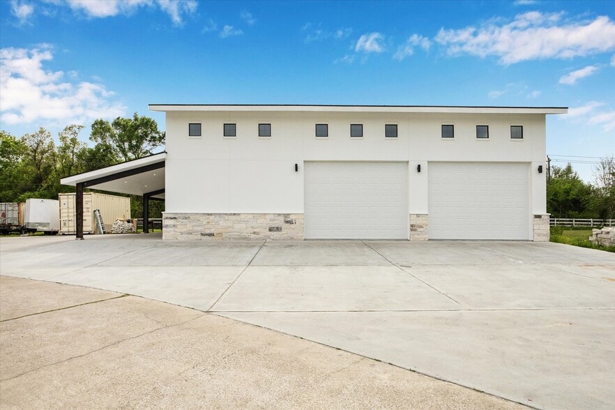 More Photos Of 17810 County Road 125, Pearland Flex For Sale