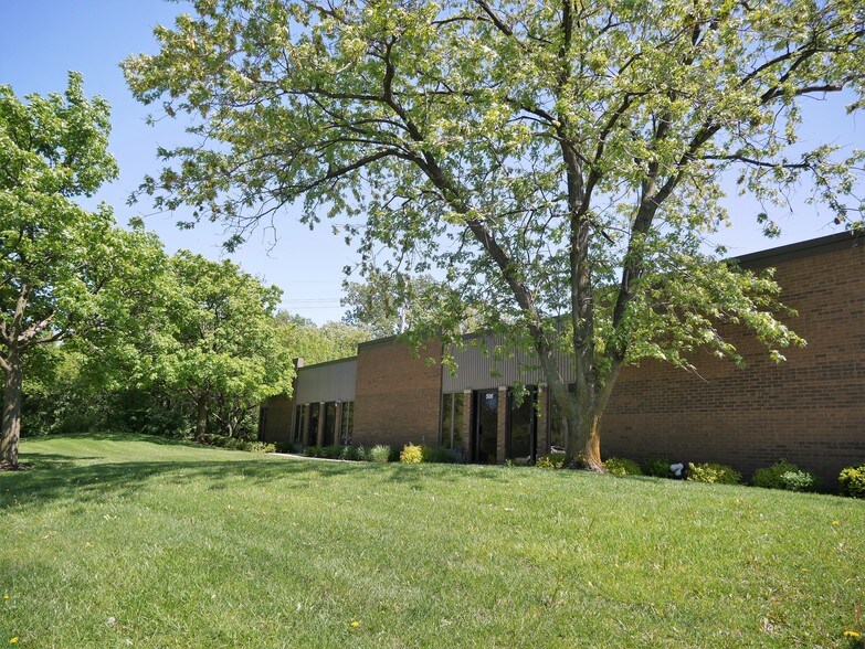 More Photos Of 500-560 Zenith Dr, Glenview Office For Lease