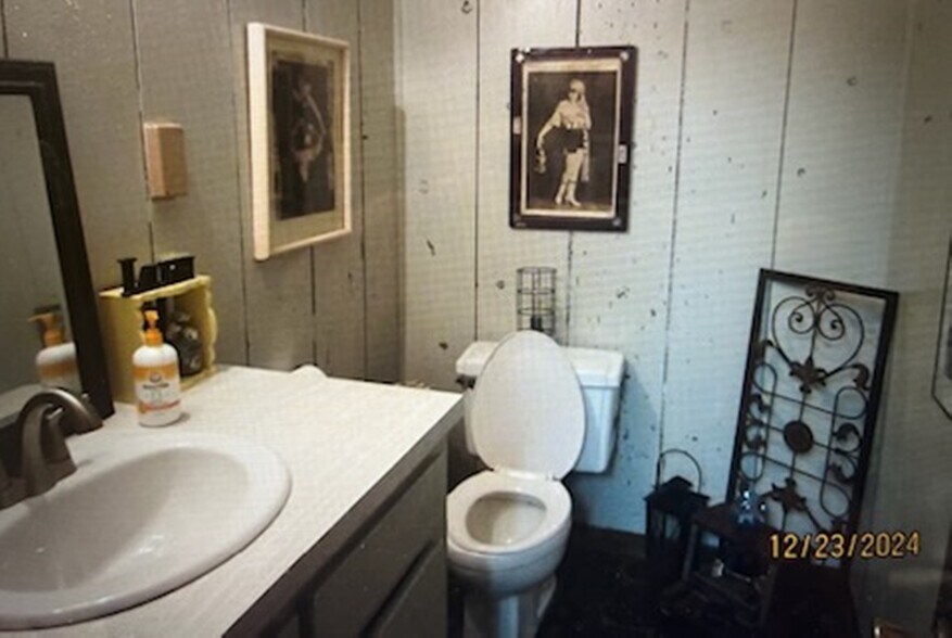 More Photos Of 1205 E Coke Rd, Winnsboro Manufacturing For Sale