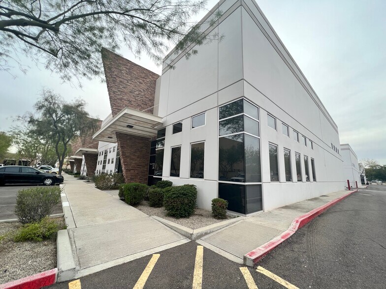 More Photos Of 2222 W Parkside Ln, Phoenix Research And Development For Sale