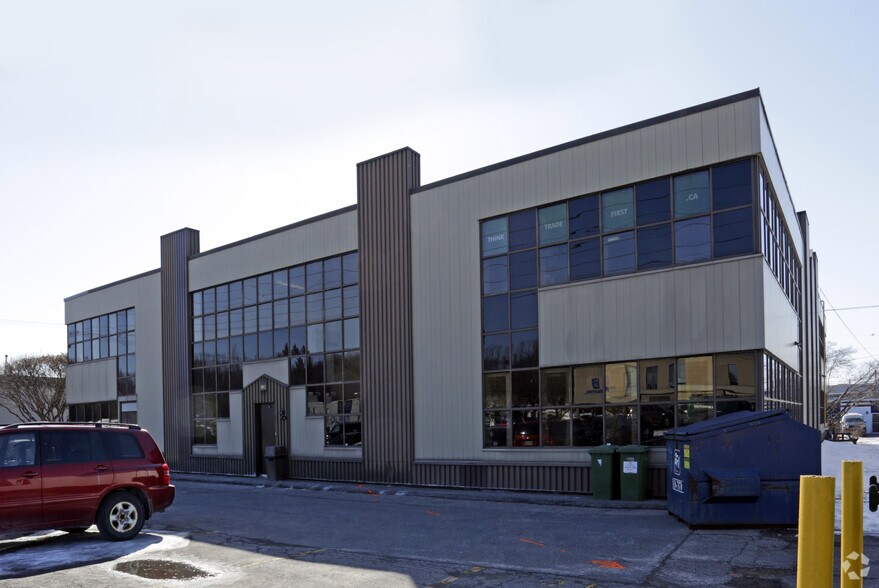 Primary Photo Of 1770 Woodward Dr, Ottawa Office For Lease