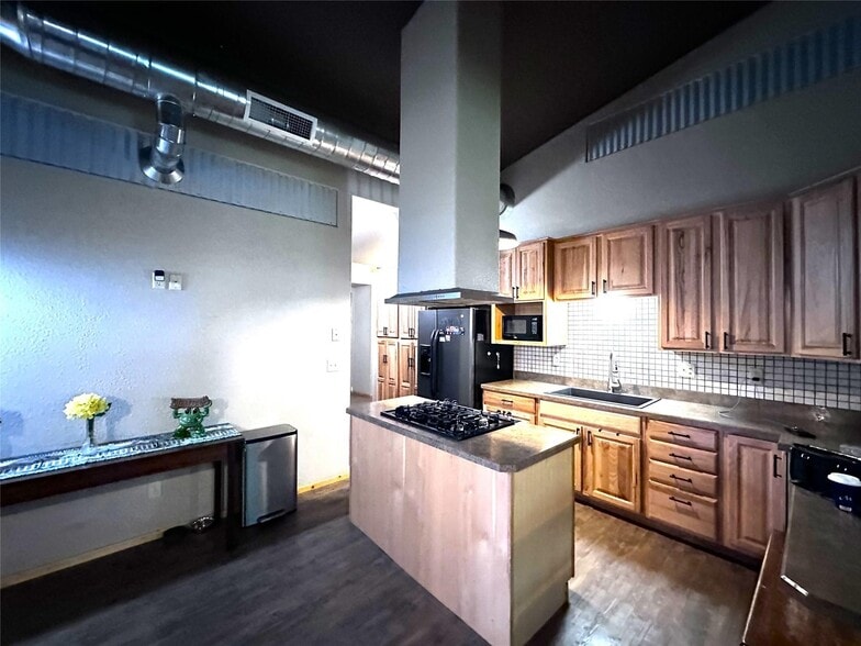 More Photos Of 220 Main St, Lincoln Restaurant For Sale