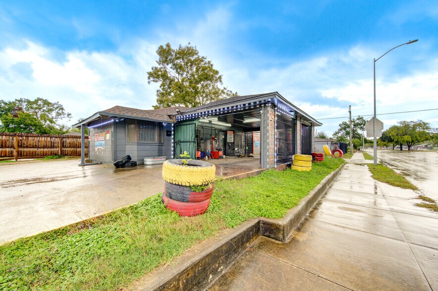 More Photos Of 5302 Bataan Rd, Houston Freestanding For Sale