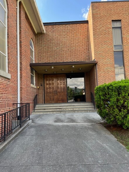 More Photos Of 200 E Fudge St, Covington Specialty For Sale