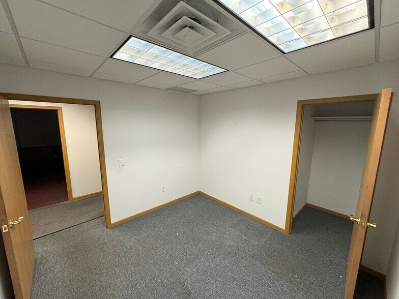 More Photos Of 4766 N Summit St, Toledo Office For Sale