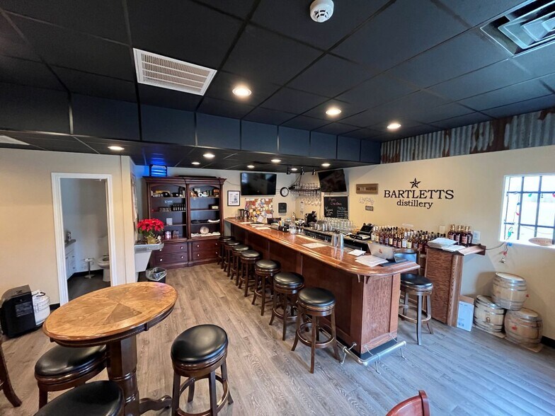 More Photos Of 1303 Beach Airport Rd, Conroe Warehouse For Sale