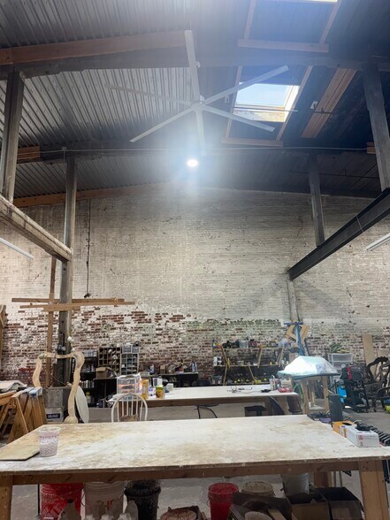 More Photos Of 503 N Broad St, Bainbridge Light Manufacturing For Lease