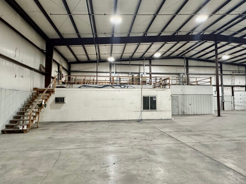 More Photos Of 5571 N Main St, Joplin Showroom For Sale