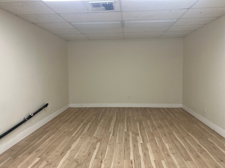 More Photos Of 1017 W 18th St, Merced Office For Sale