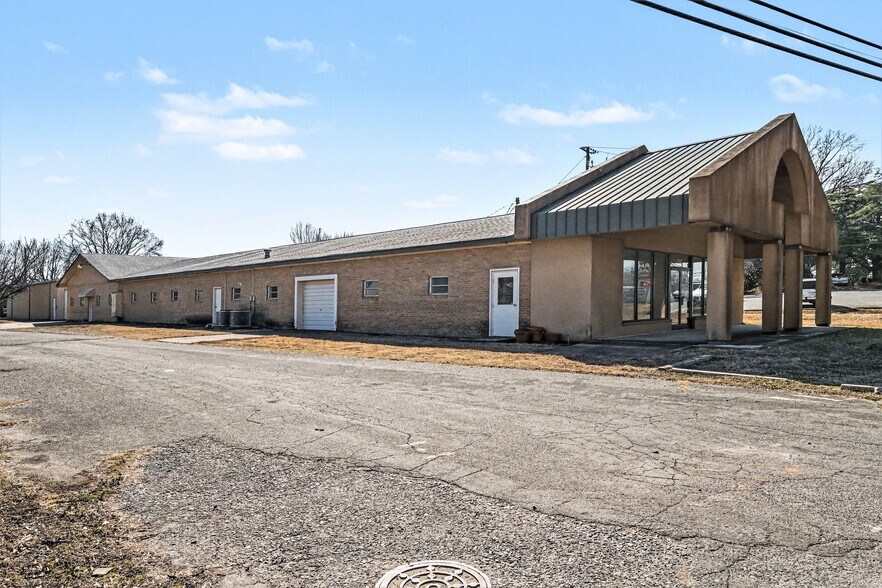 More Photos Of 6402 W Marshville Blvd, Marshville Showroom For Lease