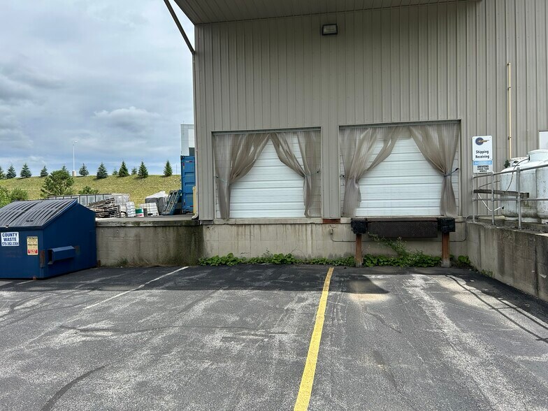 More Photos Of 137 Market Way, Mount Pocono Warehouse For Lease