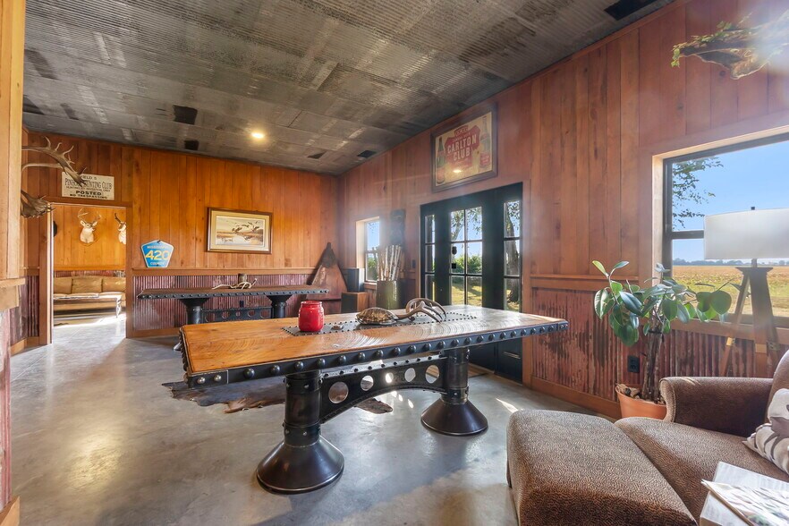 More Photos Of 2948 State Highway V, Matthews Light Manufacturing For Sale