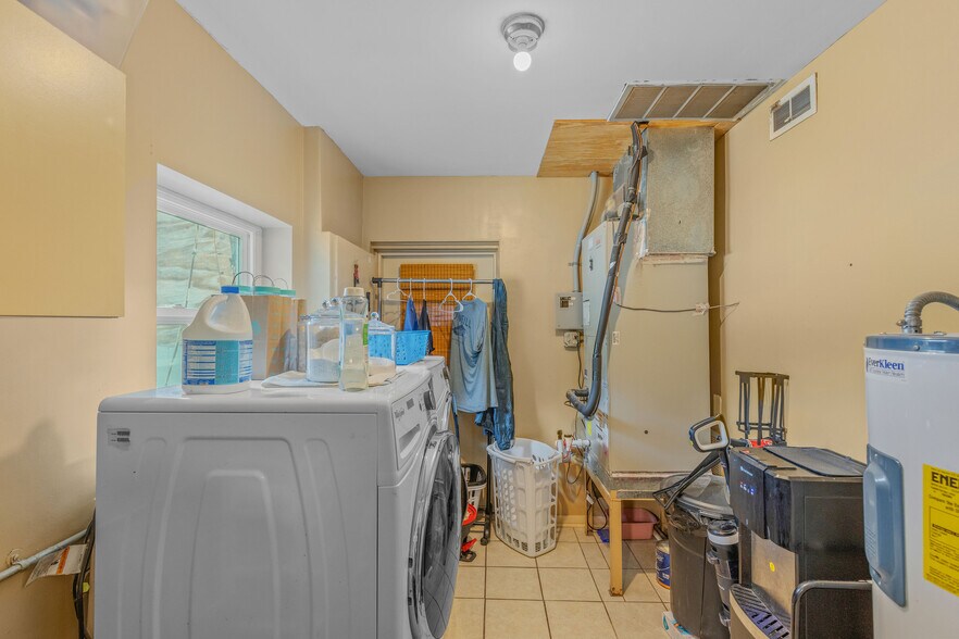 More Photos Of 2331 Congressman W L Dickinson dr, Montgomery Self Storage For Sale