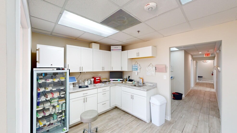 More Photos Of 6709 Ridge Rd, Port Richey Medical For Lease