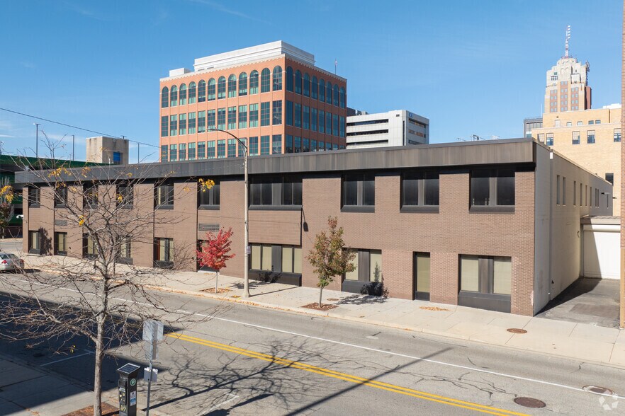 More Photos Of 313 S Capitol Ave, Lansing Office For Sale